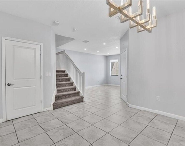 20538 Ne 2nd Court - Photo Thumbnail 7