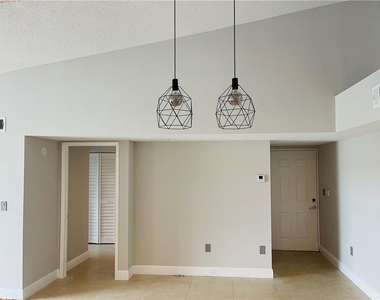 4420 Nw 107th Avenue - Photo Thumbnail 5