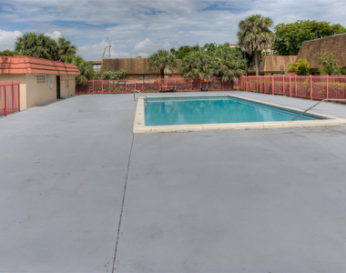 2500 W 67th Place - Photo Thumbnail 13