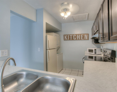2500 W 67th Place - Photo Thumbnail 7