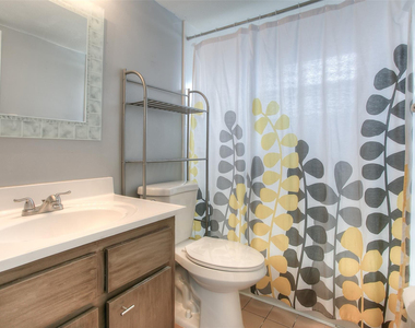 2500 W 67th Place - Photo Thumbnail 11