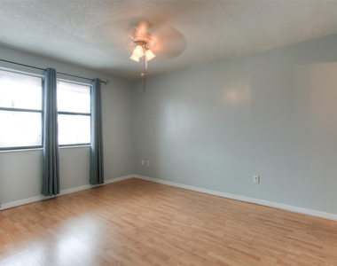 2500 W 67th Place - Photo Thumbnail 8