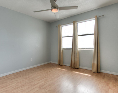 2500 W 67th Place - Photo Thumbnail 10