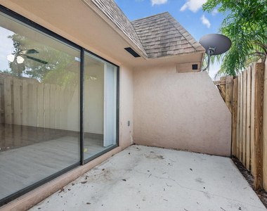 4983 Nw 95th Avenue - Photo Thumbnail 8