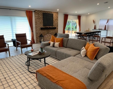7360 San Sebastian Drive - Photo Thumbnail 5