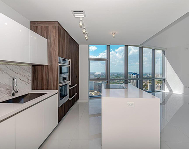 851 Ne 1st Avenue - Photo Thumbnail 3