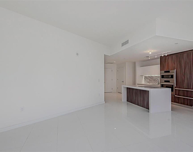 851 Ne 1st Avenue - Photo Thumbnail 6