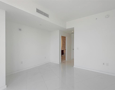 851 Ne 1st Avenue - Photo Thumbnail 19