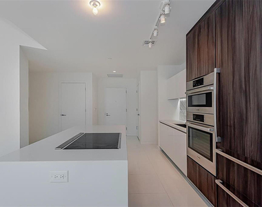 851 Ne 1st Avenue - Photo Thumbnail 7