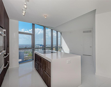 851 Ne 1st Avenue - Photo Thumbnail 2