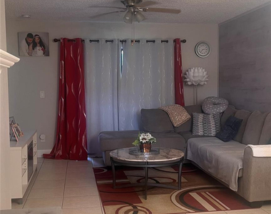 10545 Nw 10th Street - Photo Thumbnail 3