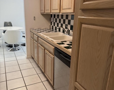 1601 S Flagler Drive - Photo Thumbnail 4