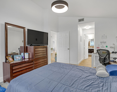1784 Barnstable Road - Photo Thumbnail 16