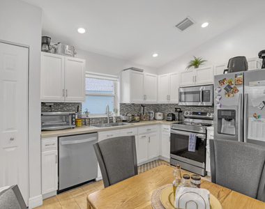 1784 Barnstable Road - Photo Thumbnail 13