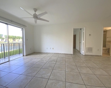 4709 Nw 7th Street - Photo Thumbnail 4
