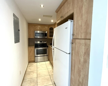 4709 Nw 7th Street - Photo Thumbnail 9