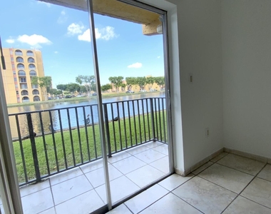4709 Nw 7th Street - Photo Thumbnail 3