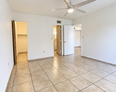 4709 Nw 7th Street - Photo Thumbnail 12