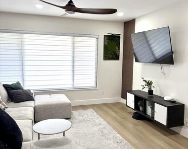 100 Sw 7th Street - Photo Thumbnail 2