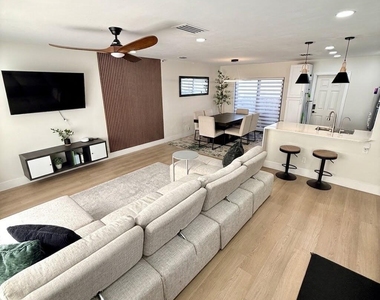100 Sw 7th Street - Photo Thumbnail 1