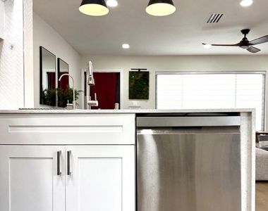 100 Sw 7th Street - Photo Thumbnail 7