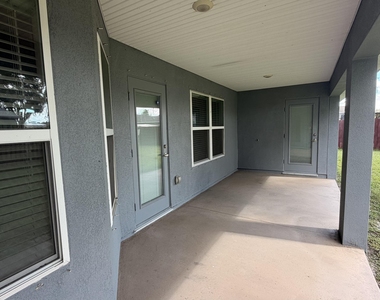 5237 Nw Reba Circle - Photo Thumbnail 17
