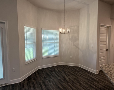 5237 Nw Reba Circle - Photo Thumbnail 9