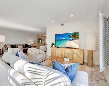 310 Spyglass Way - Photo Thumbnail 10