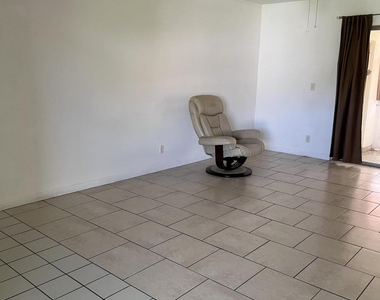 2640 Dudley Drive E - Photo Thumbnail 2