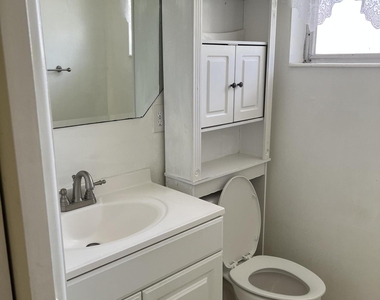 2640 Dudley Drive E - Photo Thumbnail 3
