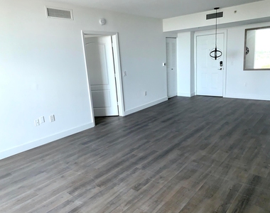 117 Nw 42nd Avenue - Photo Thumbnail 4