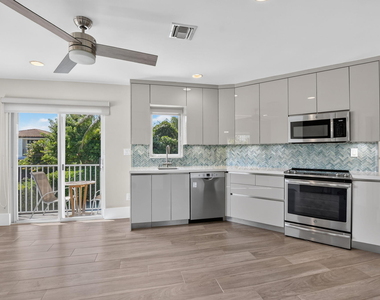 175 Ne Olive Way - Photo Thumbnail 11