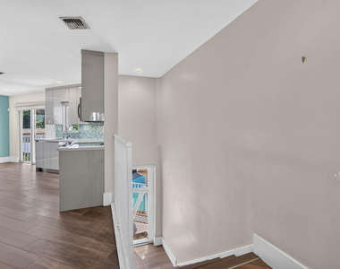 175 Ne Olive Way - Photo Thumbnail 6