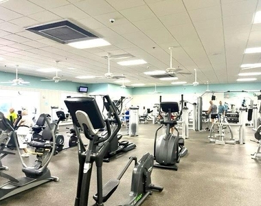 295 Brittany G Avenue - Photo Thumbnail 32