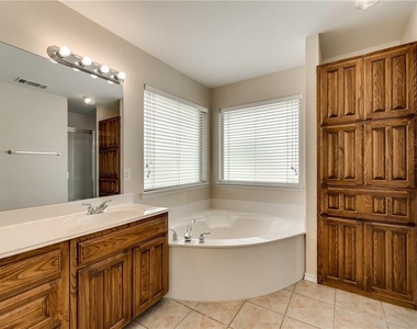 2609 Creekbend Drive - Photo Thumbnail 15