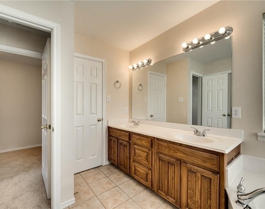 2609 Creekbend Drive - Photo Thumbnail 16