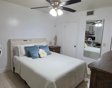 7101 Golf Colony Court - Photo Thumbnail 4