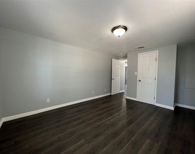 2625 E 12th Street - Photo Thumbnail 6