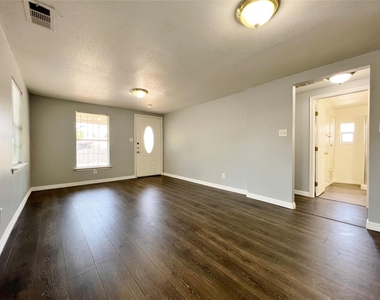 2625 E 12th Street - Photo Thumbnail 4