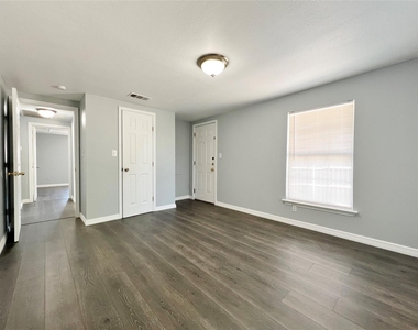 2625 E 12th Street - Photo Thumbnail 5