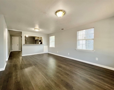 2625 E 12th Street - Photo Thumbnail 2