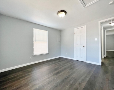 2625 E 12th Street - Photo Thumbnail 9