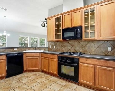 3305 Purdue Drive - Photo Thumbnail 7