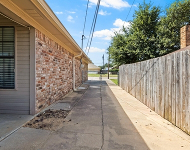 1100 Markeda - Photo Thumbnail 22