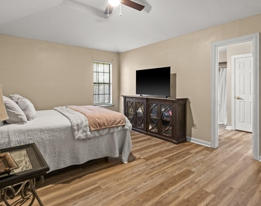 1100 Markeda - Photo Thumbnail 11