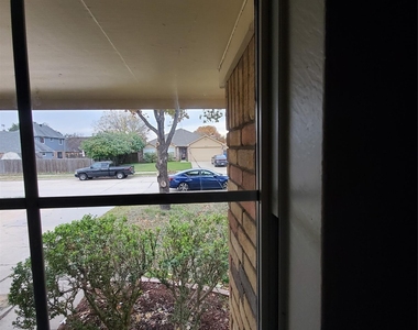 8006 Yacht Club Drive - Photo Thumbnail 11
