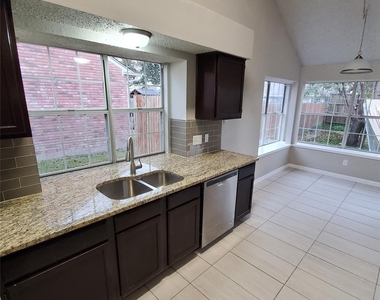 8006 Yacht Club Drive - Photo Thumbnail 1