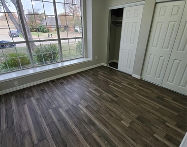 8006 Yacht Club Drive - Photo Thumbnail 10