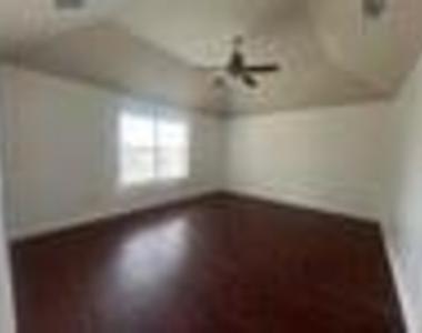 1005 Winding Road - Photo Thumbnail 12