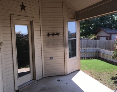 1005 Winding Road - Photo Thumbnail 4